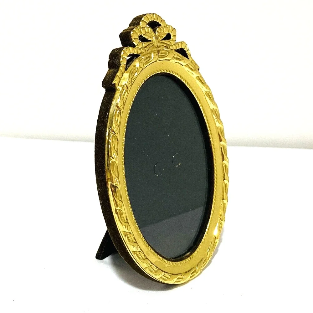 Vintage Goldtone Oval Photo Frame Ornate Metal Look Delicate Tabletop 3.5